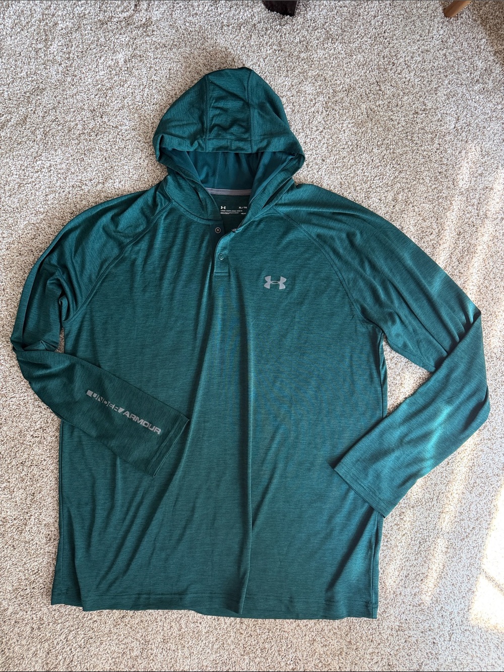UNDER ARMOUR Heather-Green Heat Gear Hooded Long Sleeve Lightweight Pullover
